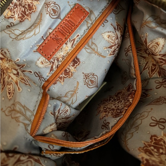 HOBO Large  limited edition fringe metallic leather Sheila bag. - Picture 8 of 17